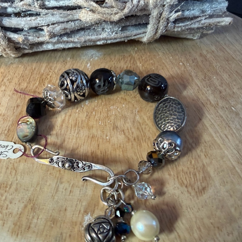 Elegant Silver and Black Beaded Bracelet For Bigger Wrists 💋